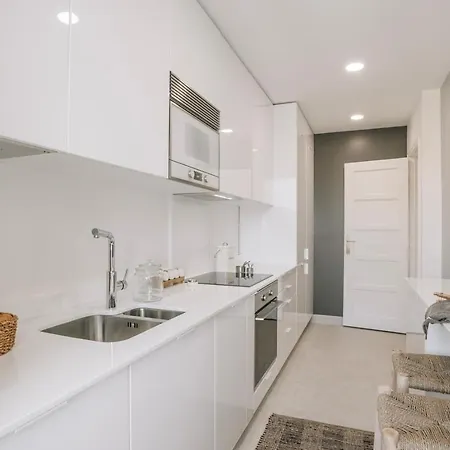 Arne - 3 Bedrooms In Alvalade ליסבון
